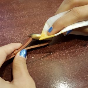 Membersihkan jam tangan